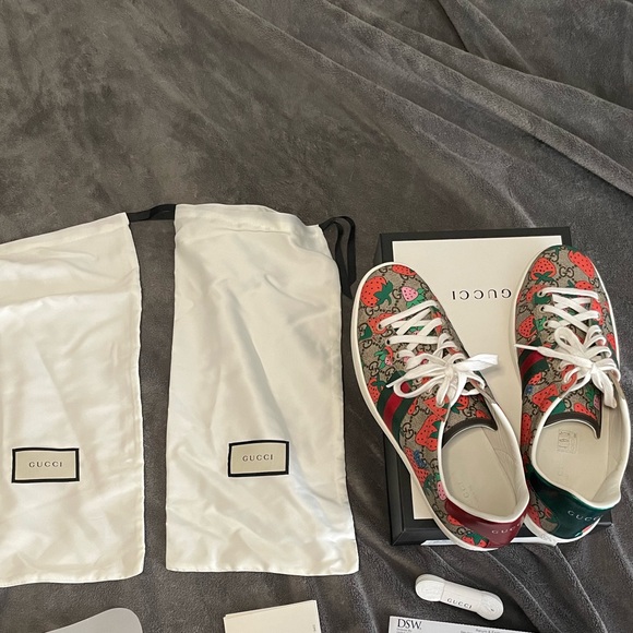 🍓 Gucci ace strawberry logo sneakers box women’s 42m IT, 12m US, 9m UK preown - Picture 3 of 14